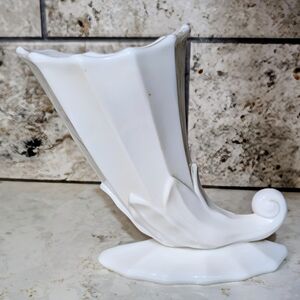 Westmoreland Milk Glass Cornucopia Vase – Vintage White Horn of Plenty